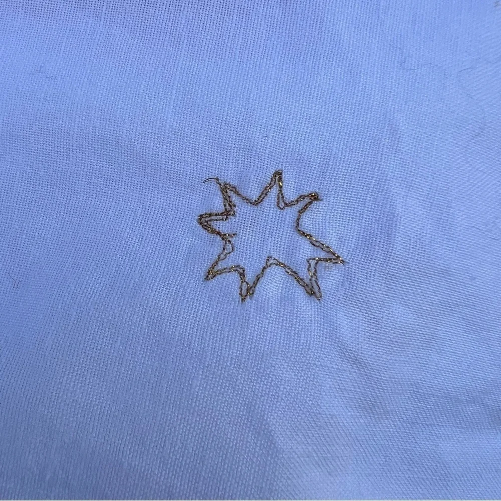 VTG Santa Reindeer Embroidered Tablecloth Scallop Edge Kitschy Retro Christmas